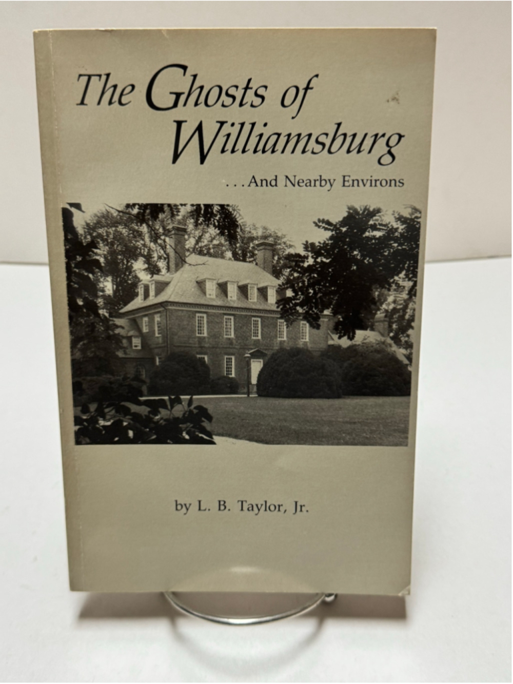 The Ghosts of Williamsburg and Nearby Environs by L.B. Taylor Jr. 1993,Paperback